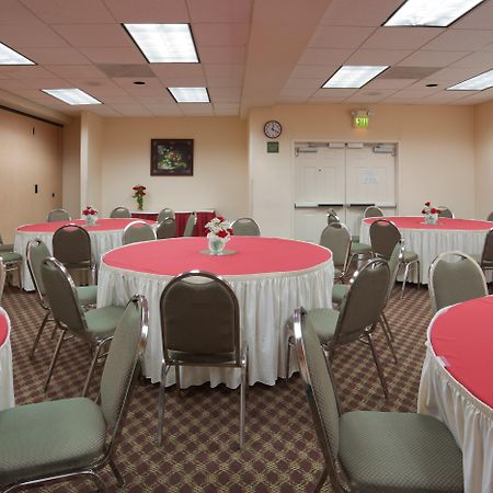 Holiday Inn Express & Suites Tracy By Ihg Екстериор снимка