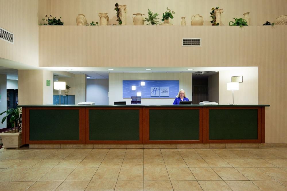 Holiday Inn Express & Suites Tracy By Ihg Екстериор снимка