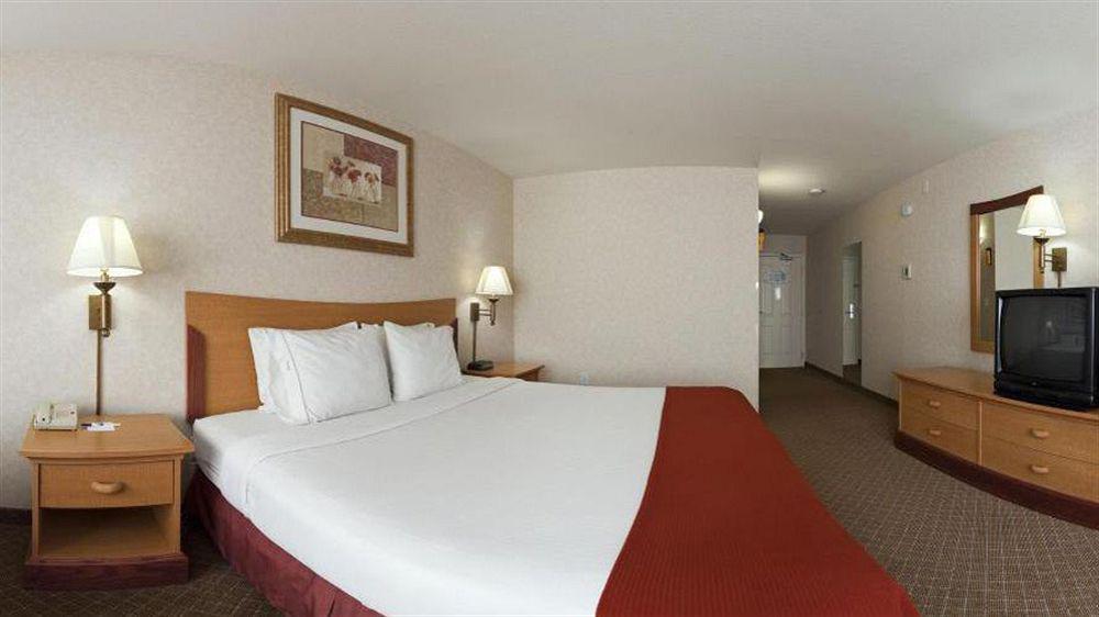 Holiday Inn Express & Suites Tracy By Ihg Екстериор снимка