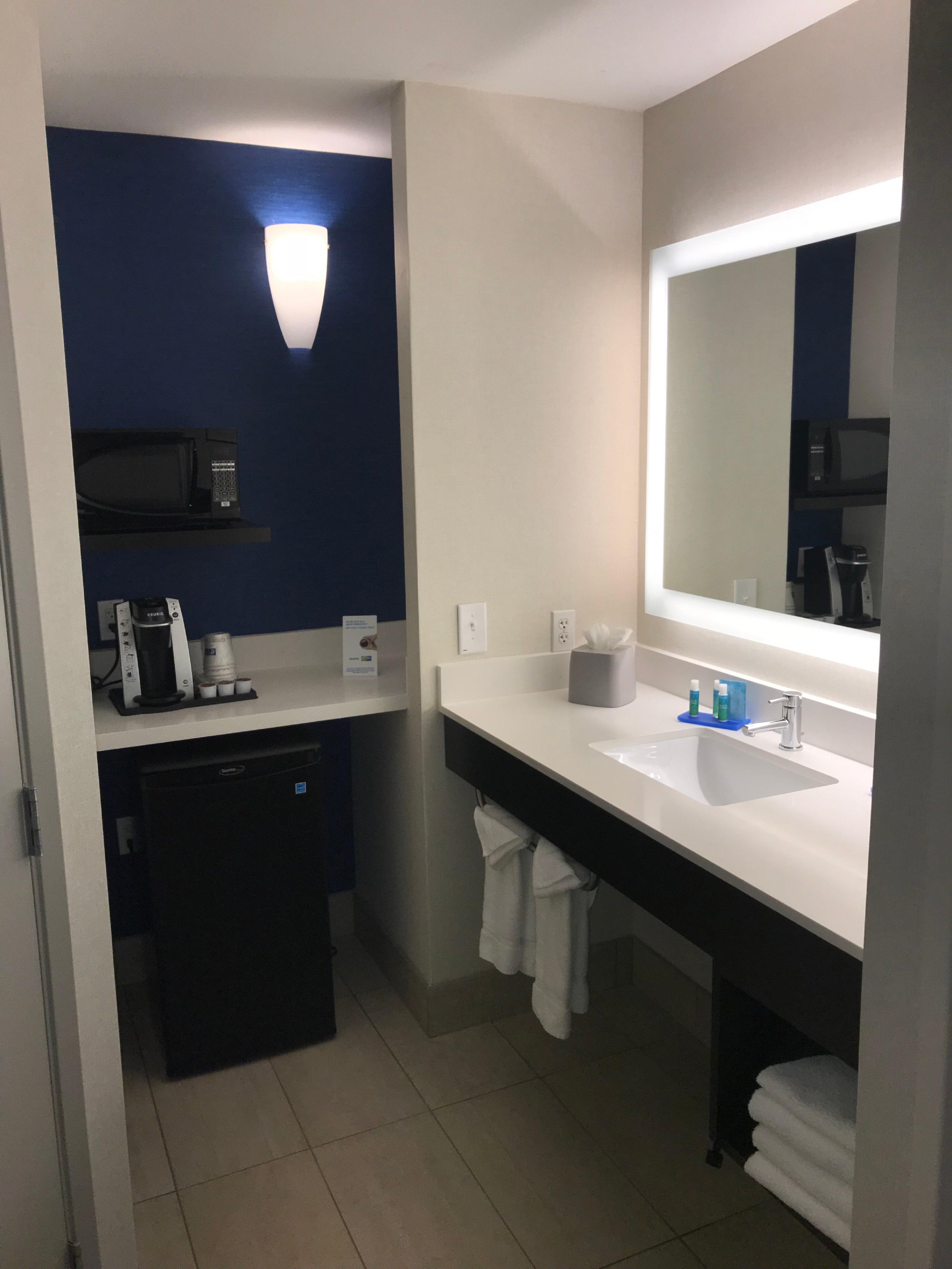 Holiday Inn Express & Suites Tracy By Ihg Екстериор снимка