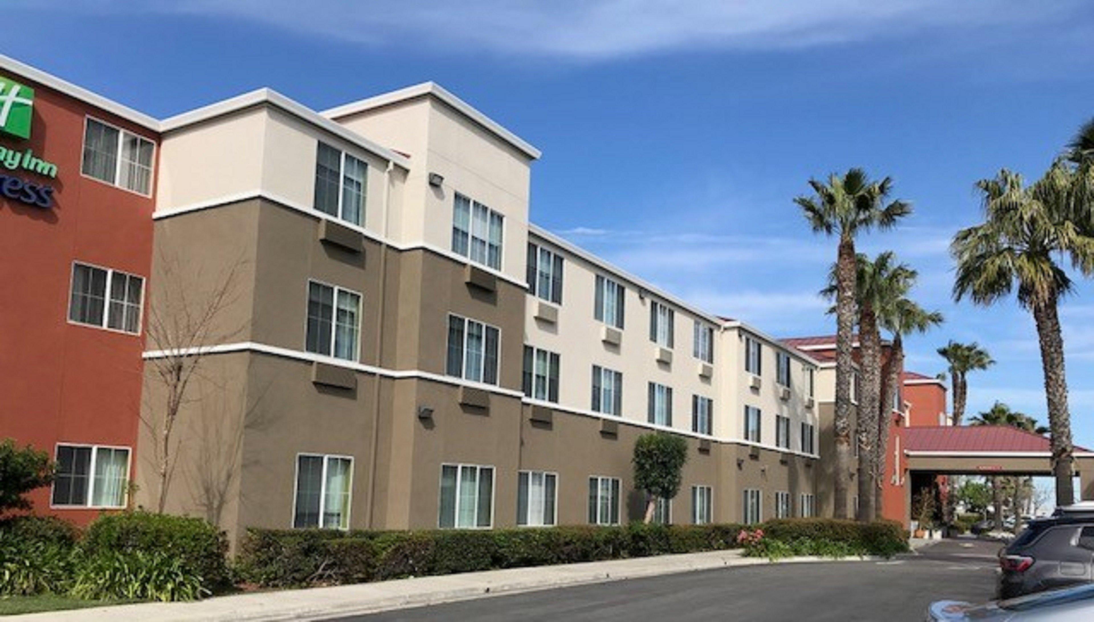 Holiday Inn Express & Suites Tracy By Ihg Екстериор снимка
