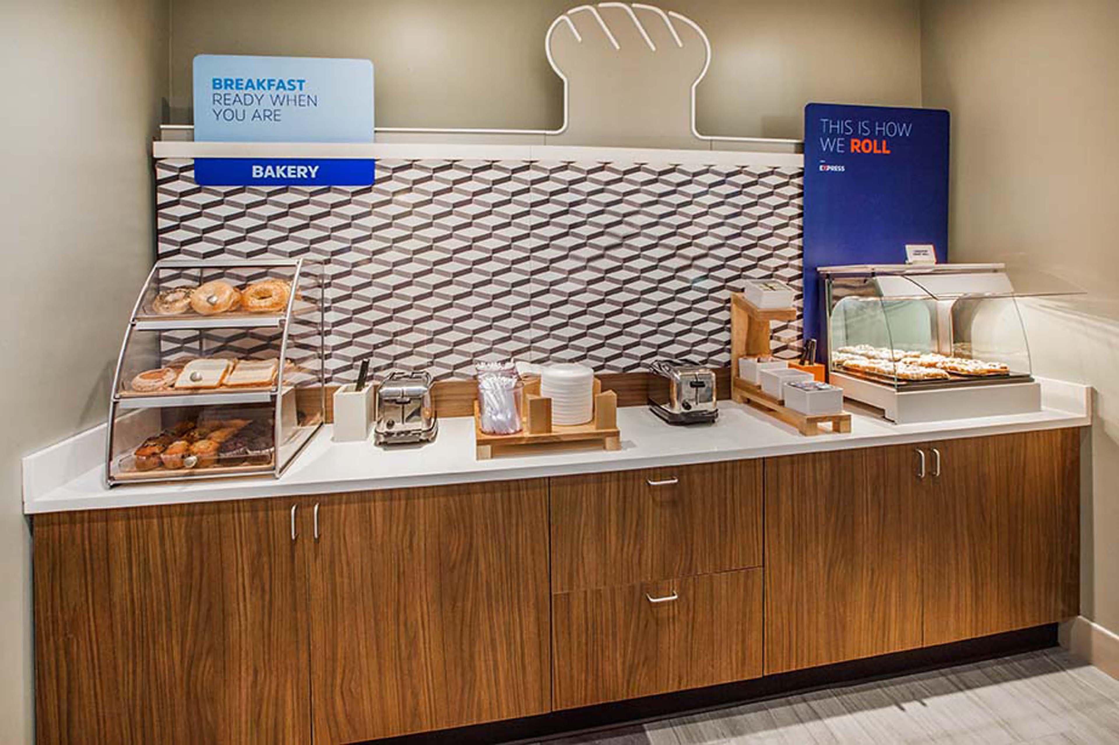 Holiday Inn Express & Suites Tracy By Ihg Екстериор снимка