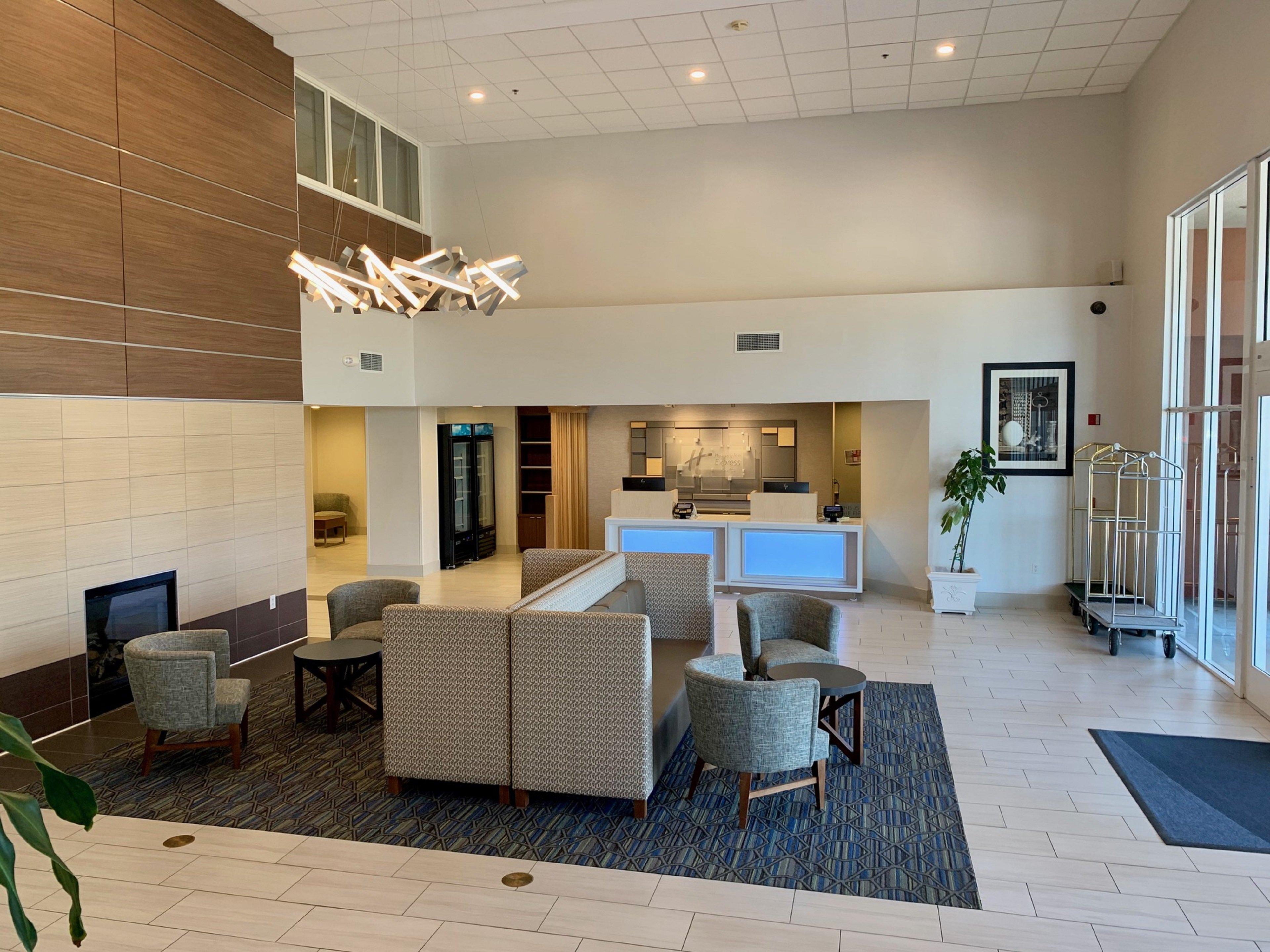 Holiday Inn Express & Suites Tracy By Ihg Екстериор снимка