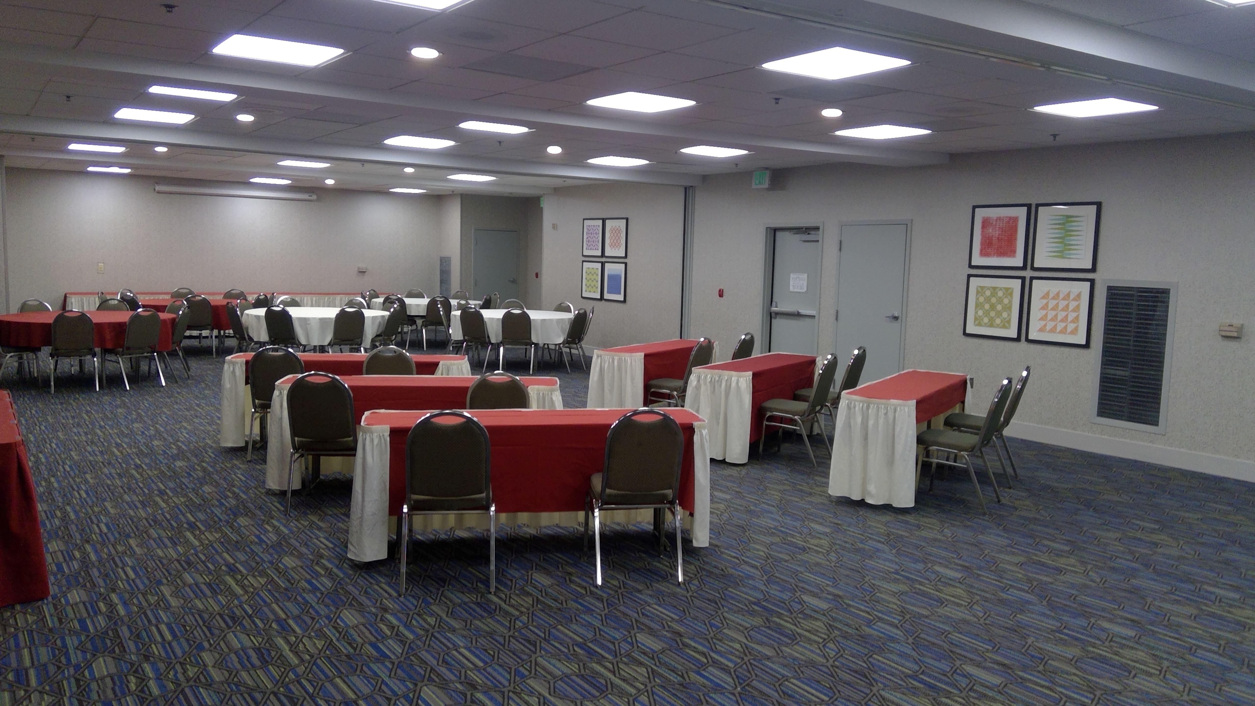 Holiday Inn Express & Suites Tracy By Ihg Екстериор снимка