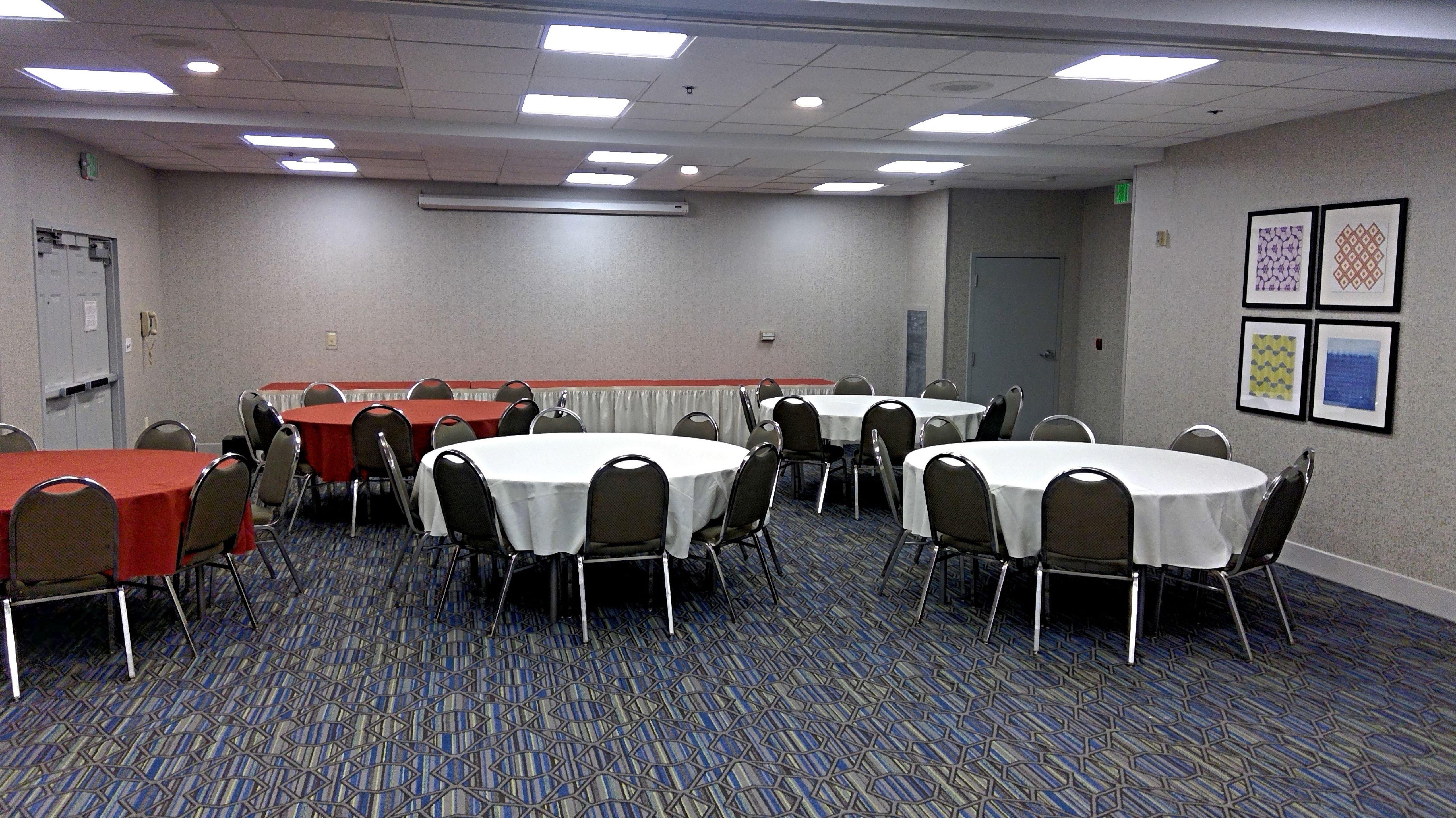 Holiday Inn Express & Suites Tracy By Ihg Екстериор снимка
