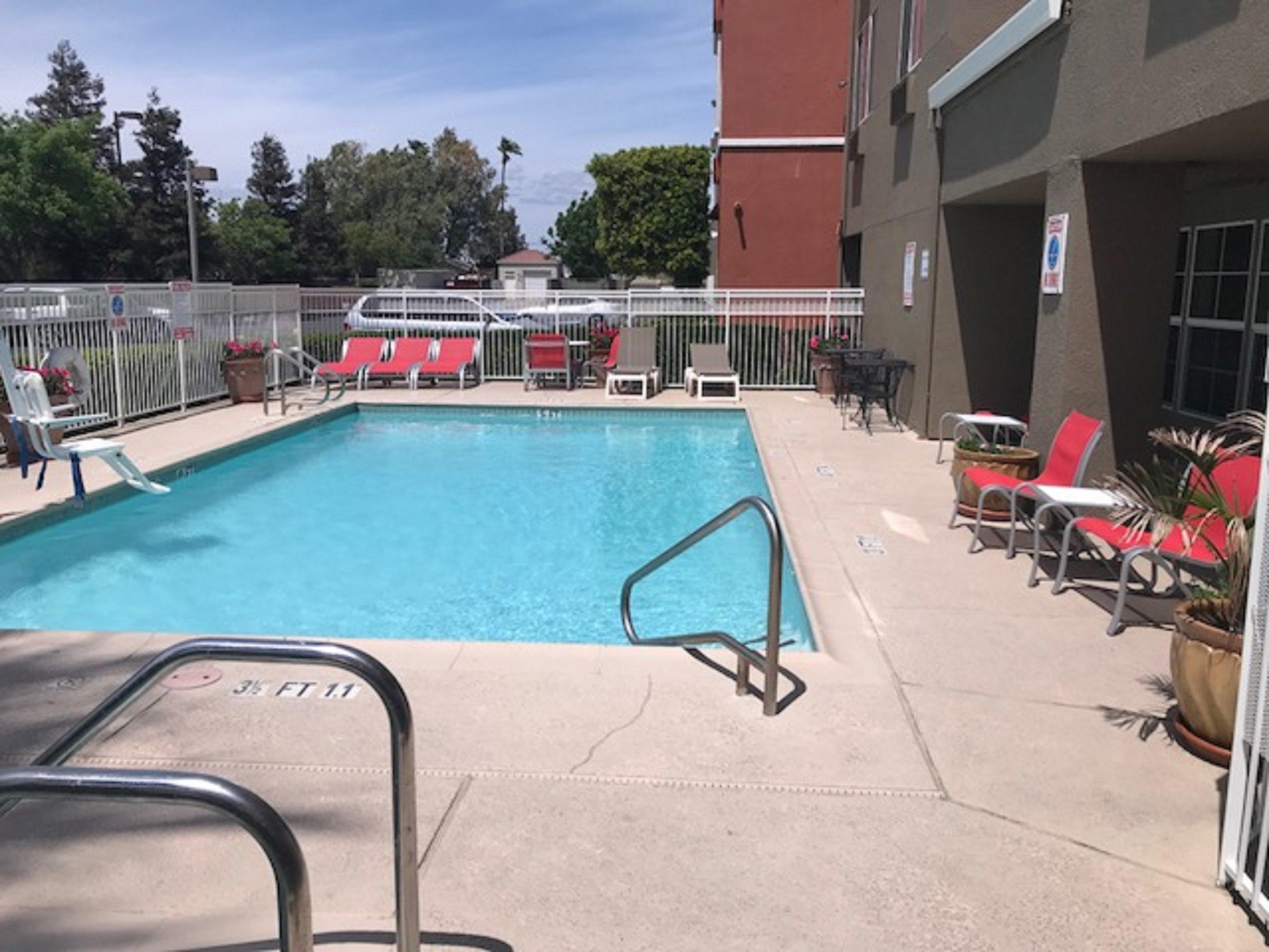 Holiday Inn Express & Suites Tracy By Ihg Екстериор снимка