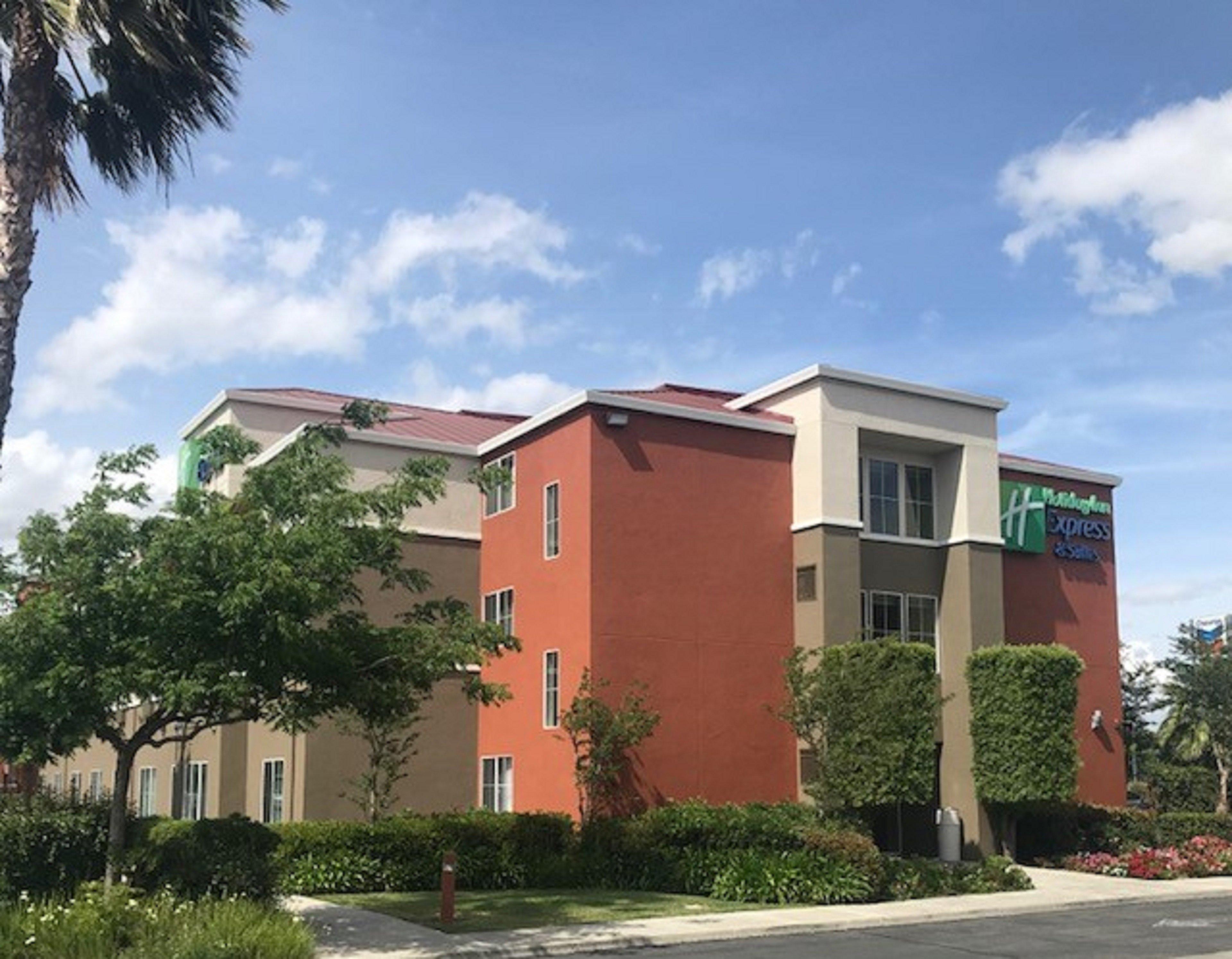 Holiday Inn Express & Suites Tracy By Ihg Екстериор снимка