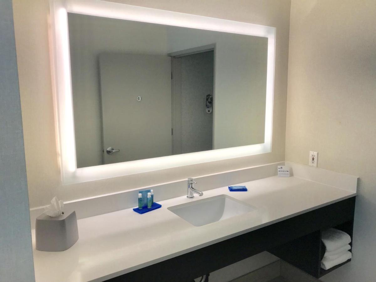 Holiday Inn Express & Suites Tracy By Ihg Екстериор снимка